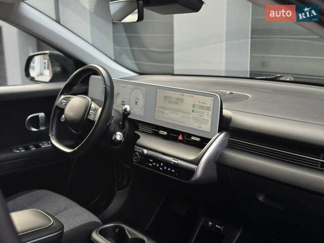 Черный Хендай Ioniq 5, объемом двигателя 0 л и пробегом 156 тыс. км за 22999 $, фото 72 на Automoto.ua