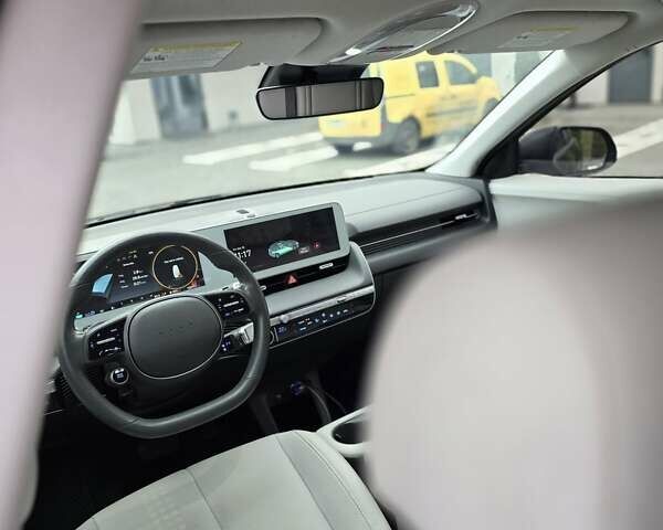 Черный Хендай Ioniq 5, объемом двигателя 0 л и пробегом 105 тыс. км за 19900 $, фото 8 на Automoto.ua