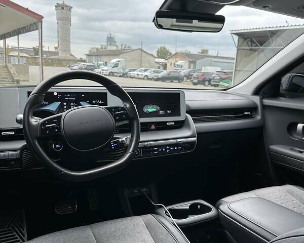 Черный Хендай Ioniq 5, объемом двигателя 0 л и пробегом 70 тыс. км за 23500 $, фото 69 на Automoto.ua
