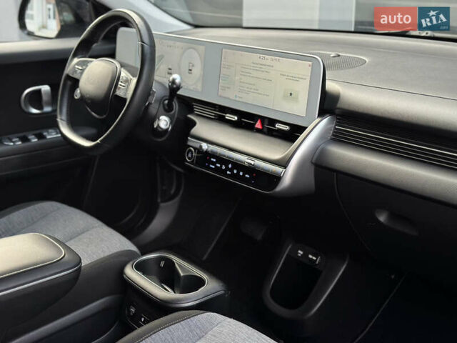 Черный Хендай Ioniq 5, объемом двигателя 0 л и пробегом 156 тыс. км за 22999 $, фото 71 на Automoto.ua