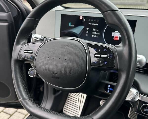 Черный Хендай Ioniq 5, объемом двигателя 0 л и пробегом 70 тыс. км за 23500 $, фото 58 на Automoto.ua