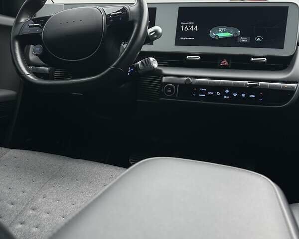 Черный Хендай Ioniq 5, объемом двигателя 0 л и пробегом 70 тыс. км за 23500 $, фото 68 на Automoto.ua