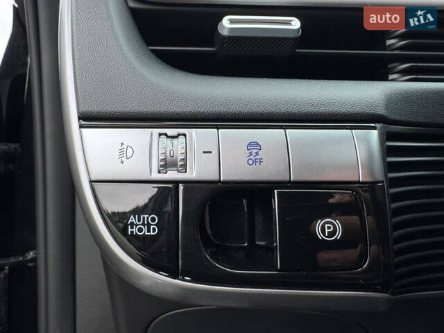 Черный Хендай Ioniq 5, объемом двигателя 0 л и пробегом 113 тыс. км за 24995 $, фото 12 на Automoto.ua