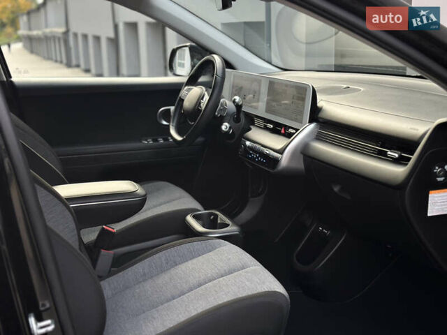 Черный Хендай Ioniq 5, объемом двигателя 0 л и пробегом 156 тыс. км за 22999 $, фото 73 на Automoto.ua