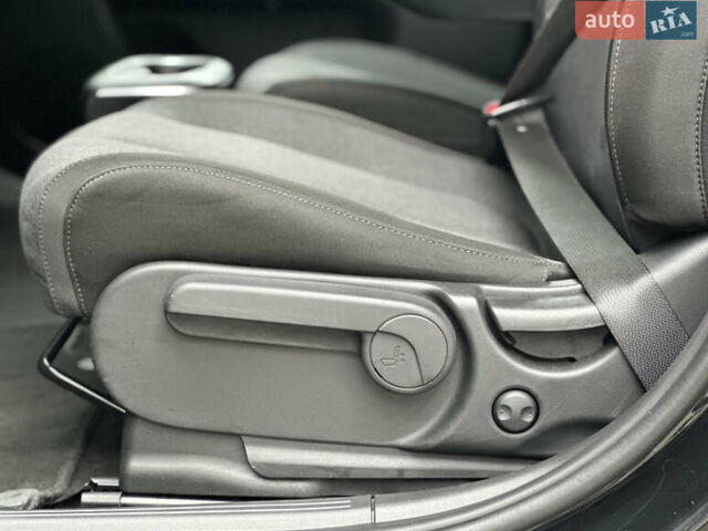 Черный Хендай Ioniq 5, объемом двигателя 0 л и пробегом 156 тыс. км за 22999 $, фото 64 на Automoto.ua