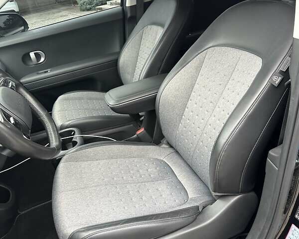 Черный Хендай Ioniq 5, объемом двигателя 0 л и пробегом 70 тыс. км за 23500 $, фото 44 на Automoto.ua