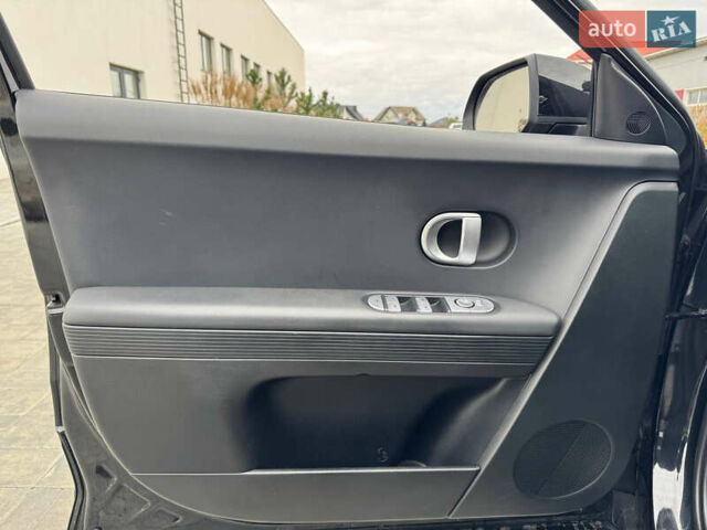 Черный Хендай Ioniq 5, объемом двигателя 0 л и пробегом 113 тыс. км за 24995 $, фото 8 на Automoto.ua