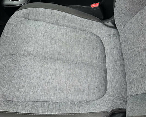 Черный Хендай Ioniq 5, объемом двигателя 0 л и пробегом 105 тыс. км за 23500 $, фото 24 на Automoto.ua