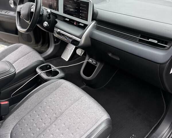 Черный Хендай Ioniq 5, объемом двигателя 0 л и пробегом 70 тыс. км за 23500 $, фото 49 на Automoto.ua