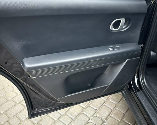 Черный Хендай Ioniq 5, объемом двигателя 0 л и пробегом 105 тыс. км за 23500 $, фото 22 на Automoto.ua