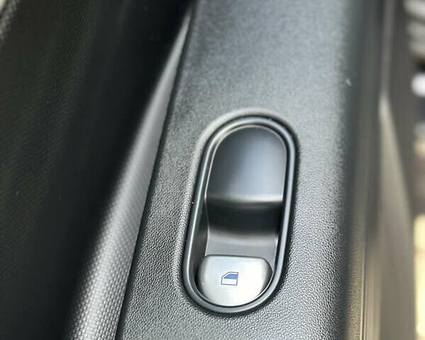 Черный Хендай Ioniq 5, объемом двигателя 0 л и пробегом 156 тыс. км за 22999 $, фото 55 на Automoto.ua