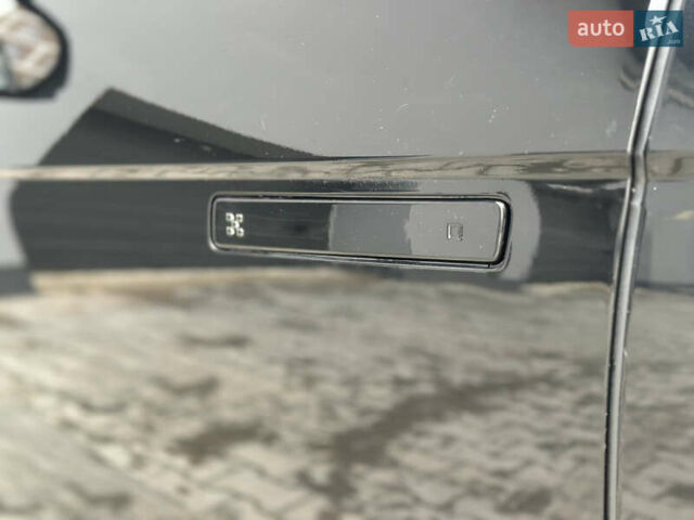 Черный Хендай Ioniq 5, объемом двигателя 0 л и пробегом 156 тыс. км за 22999 $, фото 42 на Automoto.ua