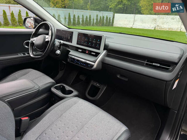 Черный Хендай Ioniq 5, объемом двигателя 0 л и пробегом 113 тыс. км за 24995 $, фото 29 на Automoto.ua