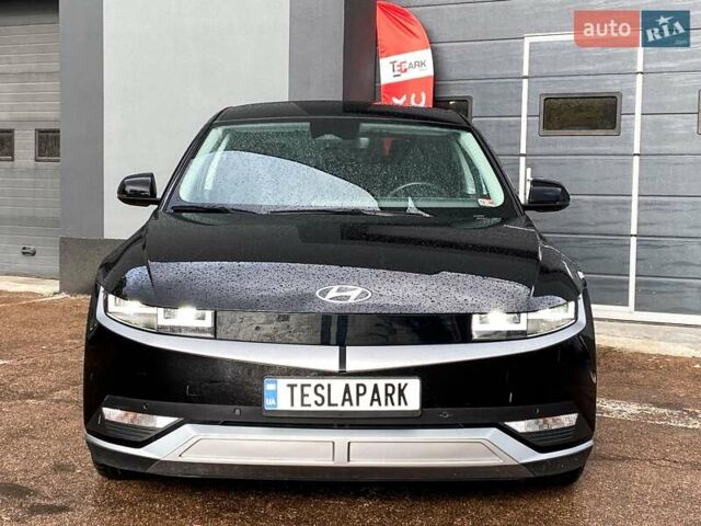 Черный Хендай Ioniq 5, объемом двигателя 0 л и пробегом 22 тыс. км за 28999 $, фото 2 на Automoto.ua