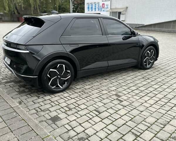 Черный Хендай Ioniq 5, объемом двигателя 0 л и пробегом 70 тыс. км за 23500 $, фото 5 на Automoto.ua