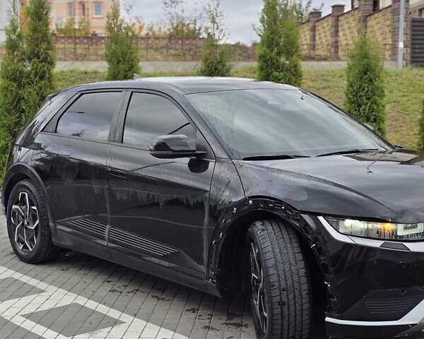 Черный Хендай Ioniq 5, объемом двигателя 0 л и пробегом 105 тыс. км за 19900 $, фото 4 на Automoto.ua