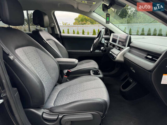 Черный Хендай Ioniq 5, объемом двигателя 0 л и пробегом 113 тыс. км за 24995 $, фото 28 на Automoto.ua