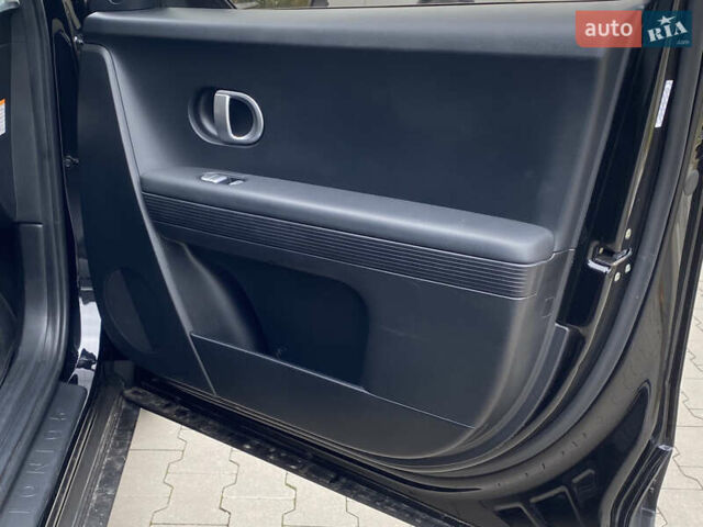 Черный Хендай Ioniq 5, объемом двигателя 0 л и пробегом 54 тыс. км за 28500 $, фото 19 на Automoto.ua