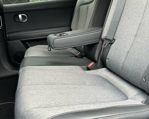 Черный Хендай Ioniq 5, объемом двигателя 0 л и пробегом 70 тыс. км за 23500 $, фото 42 на Automoto.ua