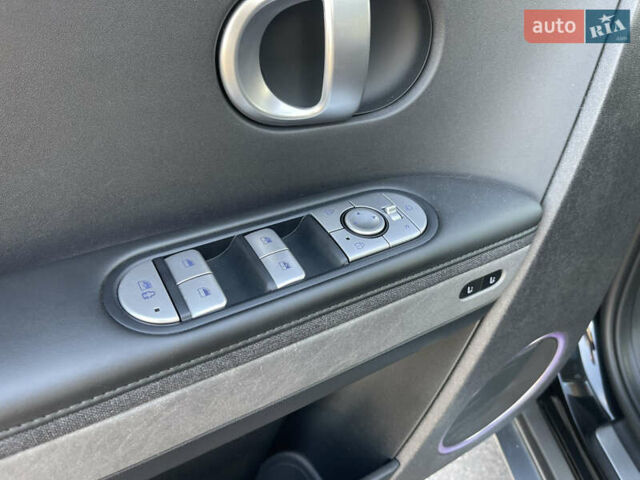 Черный Хендай Ioniq 5, объемом двигателя 0 л и пробегом 14 тыс. км за 27600 $, фото 10 на Automoto.ua