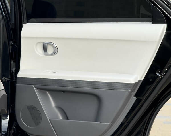 Чорний Хендай Ioniq 5, об'ємом двигуна 0 л та пробігом 120 тис. км за 23777 $, фото 22 на Automoto.ua