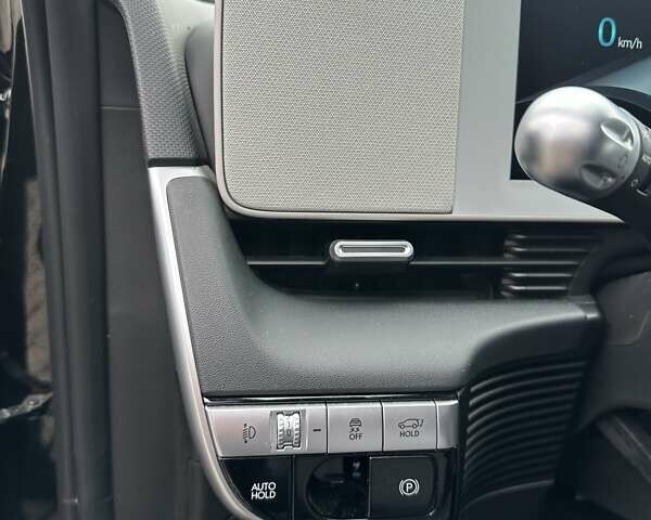 Черный Хендай Ioniq 5, объемом двигателя 0 л и пробегом 70 тыс. км за 23500 $, фото 47 на Automoto.ua
