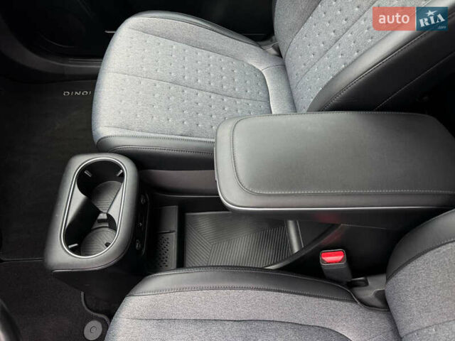 Черный Хендай Ioniq 5, объемом двигателя 0 л и пробегом 113 тыс. км за 24995 $, фото 24 на Automoto.ua