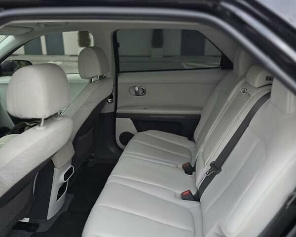 Черный Хендай Ioniq 5, объемом двигателя 0 л и пробегом 105 тыс. км за 19900 $, фото 9 на Automoto.ua