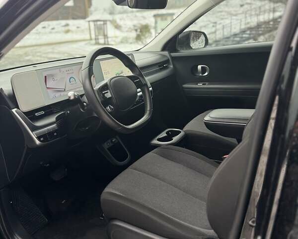 Черный Хендай Ioniq 5, объемом двигателя 0 л и пробегом 45 тыс. км за 24600 $, фото 9 на Automoto.ua