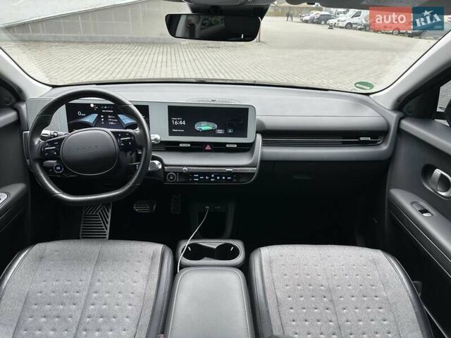 Черный Хендай Ioniq 5, объемом двигателя 0 л и пробегом 70 тыс. км за 23500 $, фото 67 на Automoto.ua
