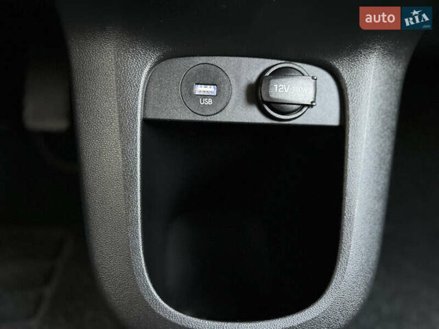 Черный Хендай Ioniq 5, объемом двигателя 0 л и пробегом 156 тыс. км за 22999 $, фото 70 на Automoto.ua