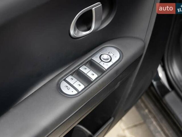 Черный Хендай Ioniq 5, объемом двигателя 0 л и пробегом 56 тыс. км за 25500 $, фото 14 на Automoto.ua