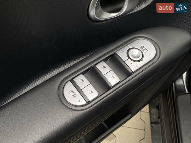 Черный Хендай Ioniq 5, объемом двигателя 0 л и пробегом 54 тыс. км за 28500 $, фото 15 на Automoto.ua