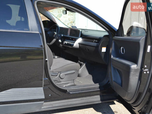 Чорний Хендай Ioniq 5, об'ємом двигуна 0 л та пробігом 54 тис. км за 23500 $, фото 40 на Automoto.ua