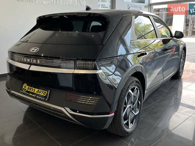 Черный Хендай Ioniq 5, объемом двигателя 0 л и пробегом 15 тыс. км за 28500 $, фото 4 на Automoto.ua