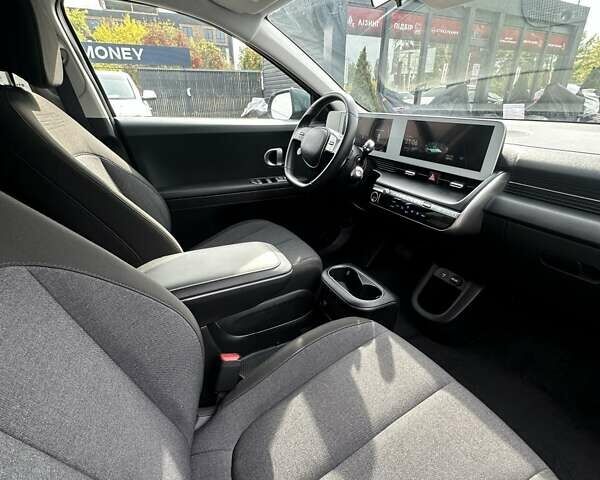 Чорний Хендай Ioniq 5, об'ємом двигуна 0 л та пробігом 36 тис. км за 25800 $, фото 40 на Automoto.ua