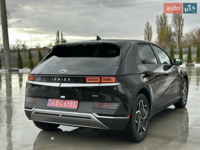 Черный Хендай Ioniq 5, объемом двигателя 0 л и пробегом 2 тыс. км за 26999 $, фото 6 на Automoto.ua