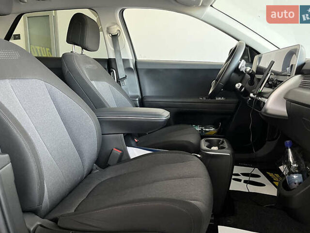 Черный Хендай Ioniq 5, объемом двигателя 0 л и пробегом 15 тыс. км за 28500 $, фото 11 на Automoto.ua