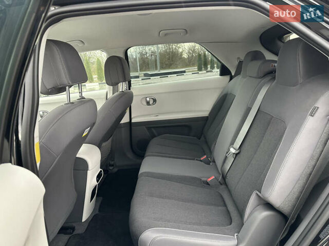 Черный Хендай Ioniq 5, объемом двигателя 0 л и пробегом 2 тыс. км за 26999 $, фото 31 на Automoto.ua