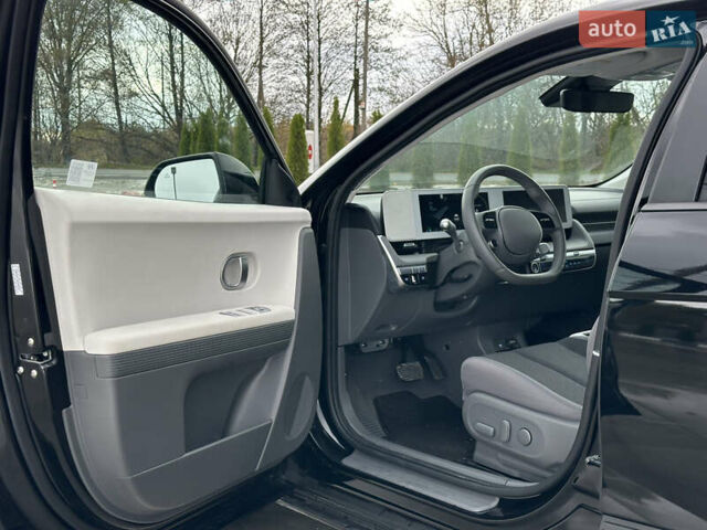 Черный Хендай Ioniq 5, объемом двигателя 0 л и пробегом 2 тыс. км за 26999 $, фото 26 на Automoto.ua