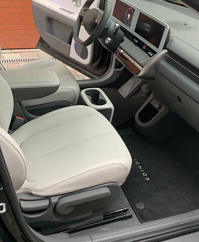 Черный Хендай Ioniq 5, объемом двигателя 0 л и пробегом 23 тыс. км за 22950 $, фото 14 на Automoto.ua