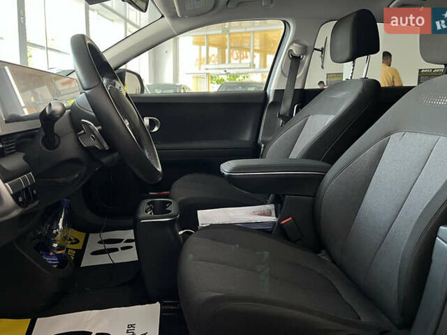 Черный Хендай Ioniq 5, объемом двигателя 0 л и пробегом 15 тыс. км за 28500 $, фото 13 на Automoto.ua