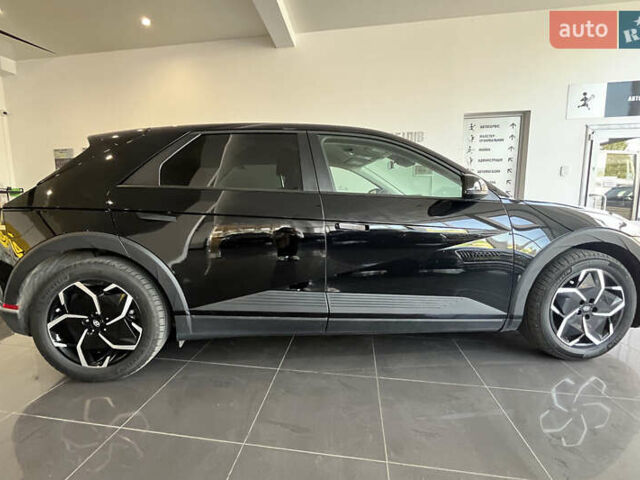 Черный Хендай Ioniq 5, объемом двигателя 0 л и пробегом 15 тыс. км за 28500 $, фото 7 на Automoto.ua