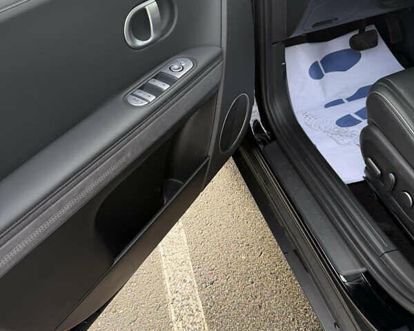 Черный Хендай Ioniq 5, объемом двигателя 0 л и пробегом 42 тыс. км за 26000 $, фото 6 на Automoto.ua