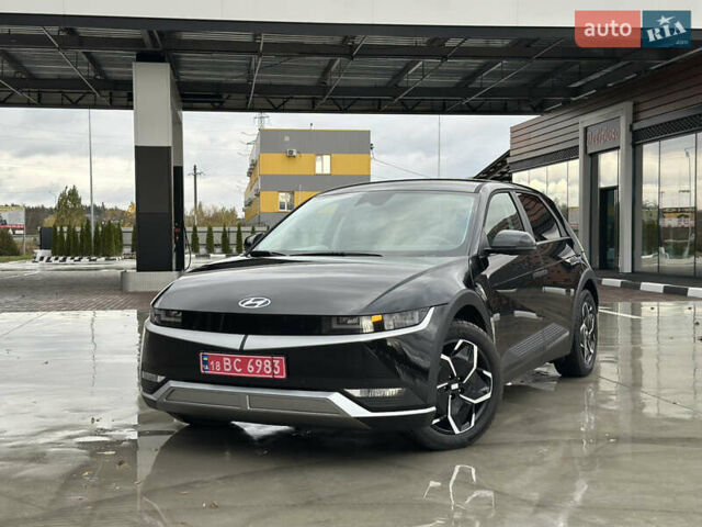 Черный Хендай Ioniq 5, объемом двигателя 0 л и пробегом 2 тыс. км за 26999 $, фото 1 на Automoto.ua
