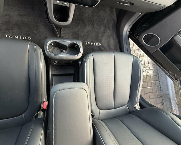 Черный Хендай Ioniq 5, объемом двигателя 0 л и пробегом 42 тыс. км за 26000 $, фото 12 на Automoto.ua