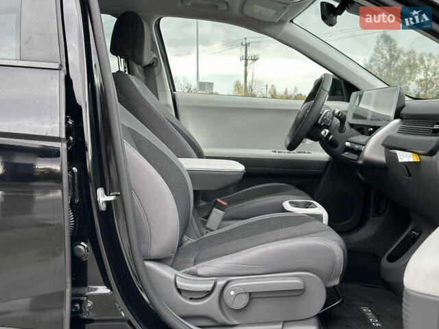 Черный Хендай Ioniq 5, объемом двигателя 0 л и пробегом 2 тыс. км за 26999 $, фото 42 на Automoto.ua