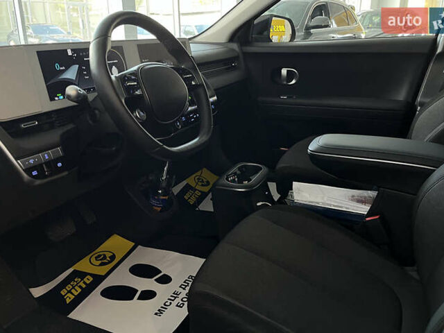 Черный Хендай Ioniq 5, объемом двигателя 0 л и пробегом 15 тыс. км за 28500 $, фото 21 на Automoto.ua