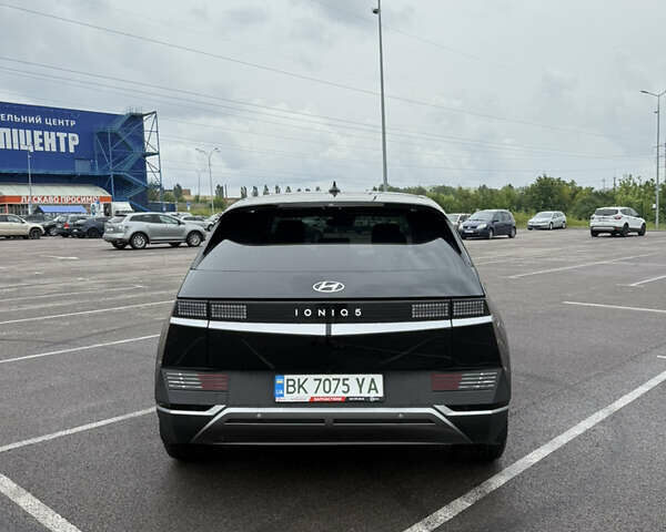 Черный Хендай Ioniq 5, объемом двигателя 0 л и пробегом 25 тыс. км за 28999 $, фото 5 на Automoto.ua
