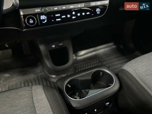 Чорний Хендай Ioniq 5, об'ємом двигуна 0 л та пробігом 75 тис. км за 26900 $, фото 47 на Automoto.ua